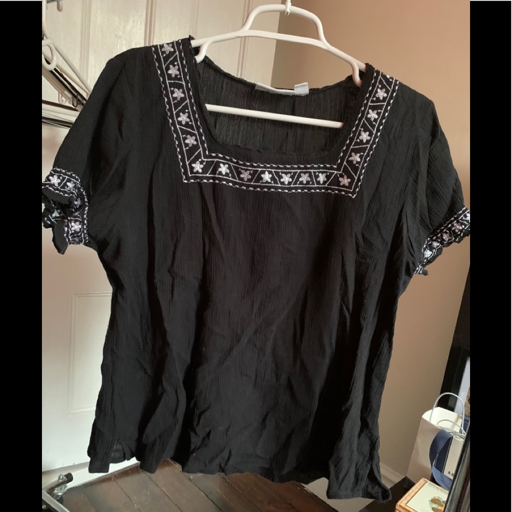 D&Co. Boho embroidered top